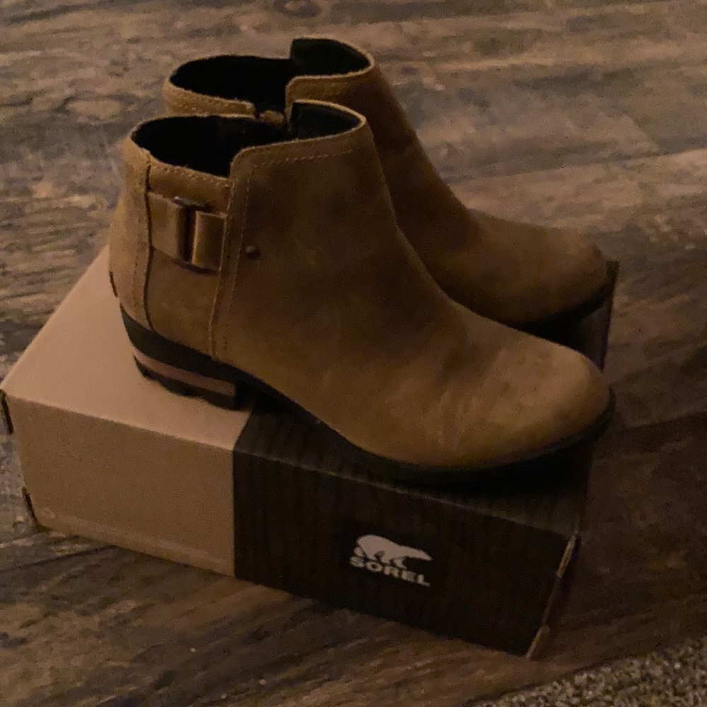Sorel Lola Ankle Zip Boot
